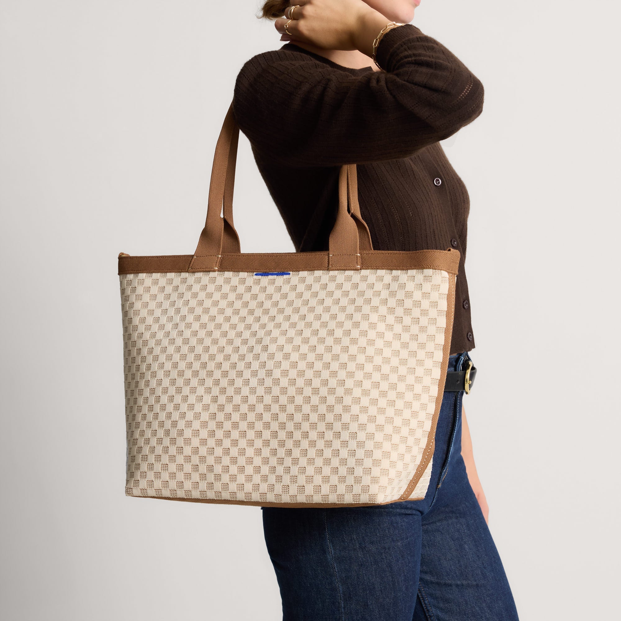The Lightweight Zip Tote - Vanilla Wafer - Image 3