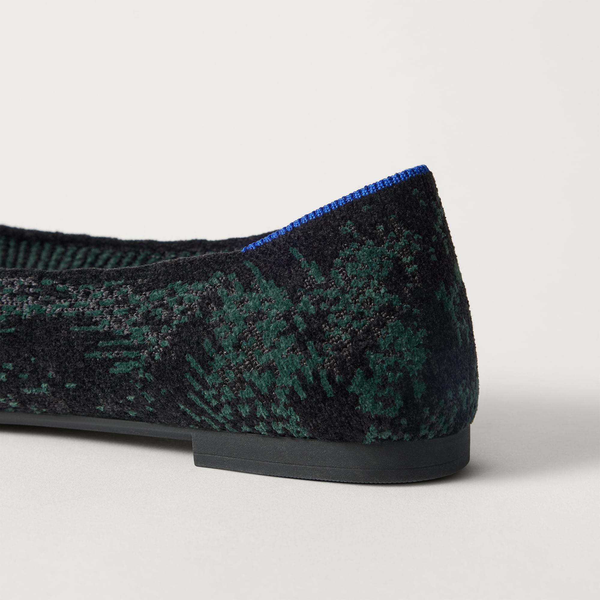 The Point III - ReVelvet? Evergreen Python - Image 4